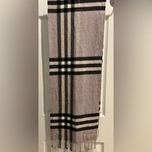 Light purple Burberry cashmere scarf 168 cm x 30 cm